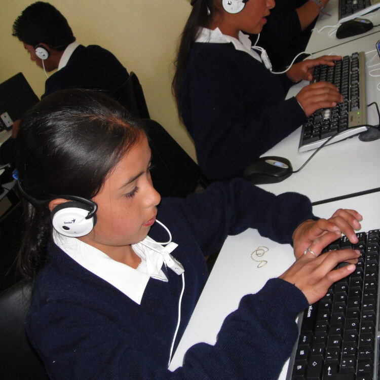 Fotografías de Marina Morris de las Aulas Tecnológicas en comunidades rurales.