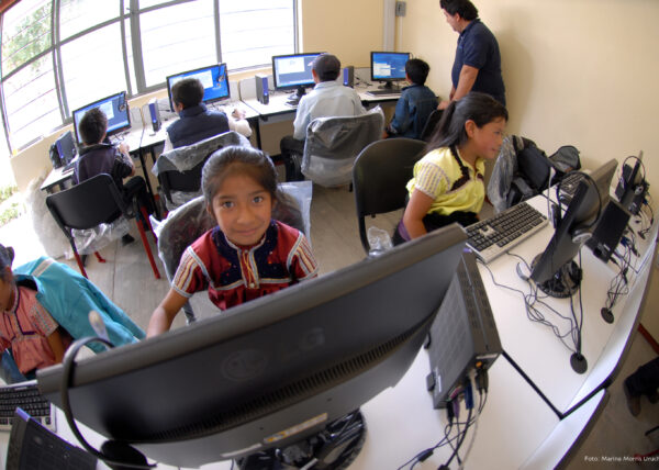 Fotografías de Marina Morris de las Aulas Tecnológicas en comunidades rurales.